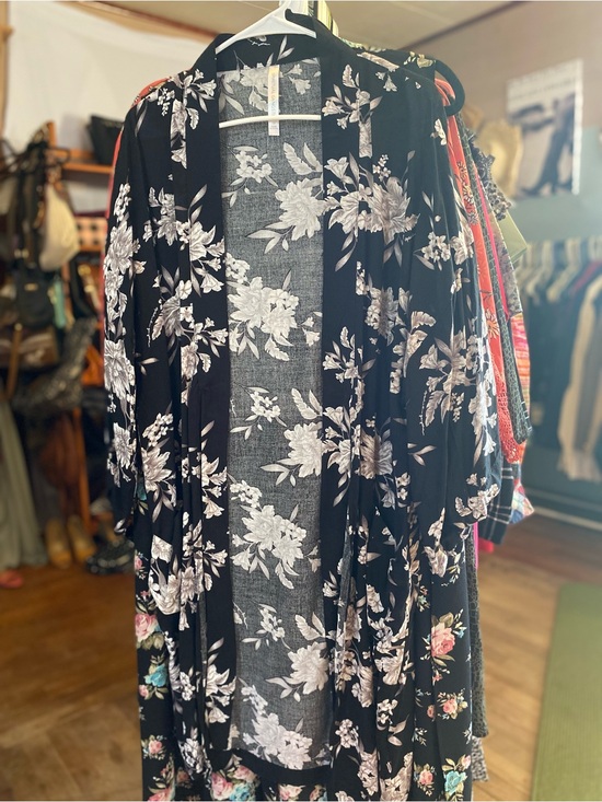 Spiritual Gangster Tops - Black Floral Open Front Kimono